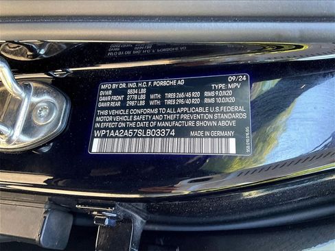 Certified 2025 Porsche Macan image 35