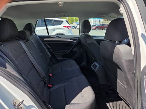 Used 2017 Volkswagen Golf S FWD image 18