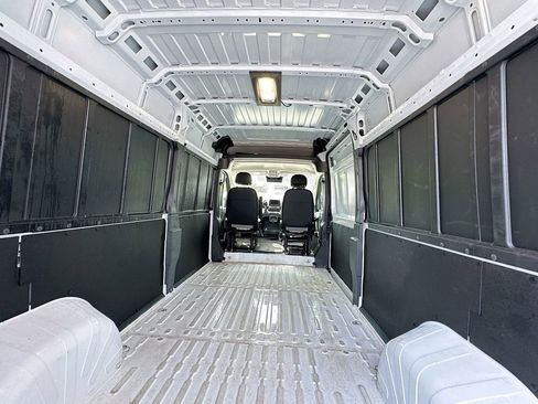 Used 2026 RAM ProMaster 2500 w/ Convenience Group FWD image 8