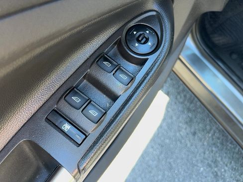 Used 2018 Ford Escape SE FWD image 12