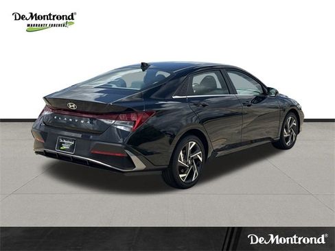 New 2025 Hyundai Elantra SEL image 5