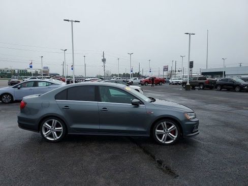 Used 2017 Volkswagen Jetta GLI FWD image 2