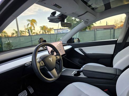 Used 2022 Tesla Model Y Performance image 6