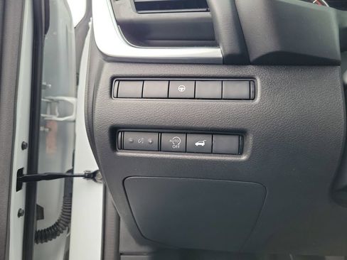 Used 2024 Nissan Rogue SV AWD/4WD image 16