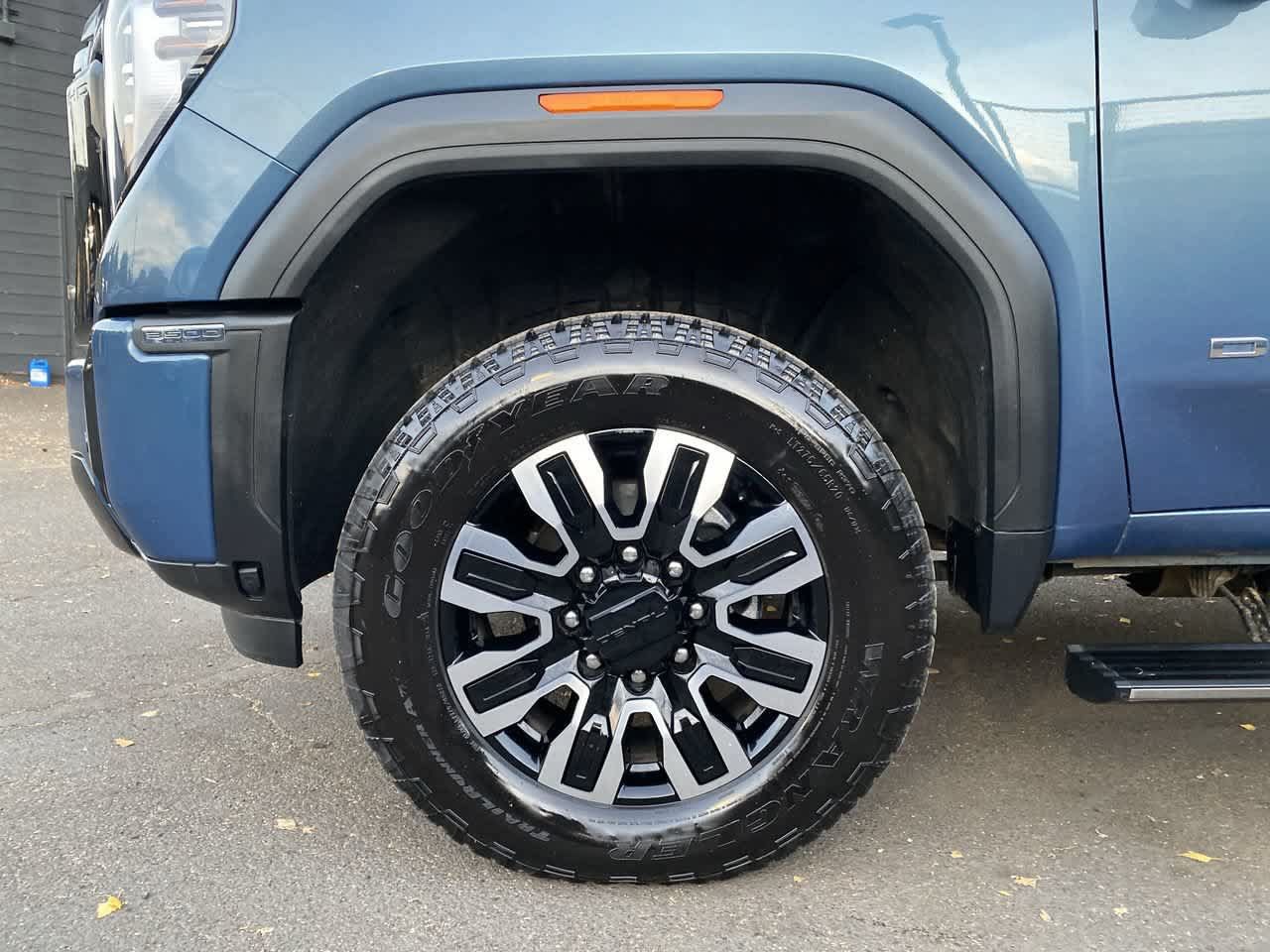 Used 2025 GMC Sierra 3500 Denali Ultimate AWD/4WD image 11
