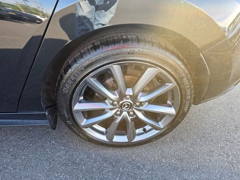 Used 2019 MAZDA MAZDA3 Hatchback w/ Preferred Package FWD image 25