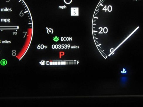 Certified 2025 Honda HR-V LX image 5