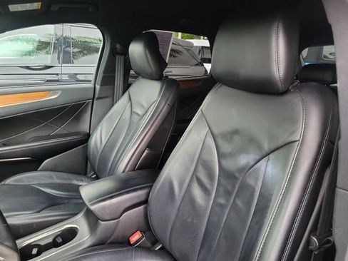 Used 2017 Lincoln MKC Select w/ Select Plus Package FWD image 9