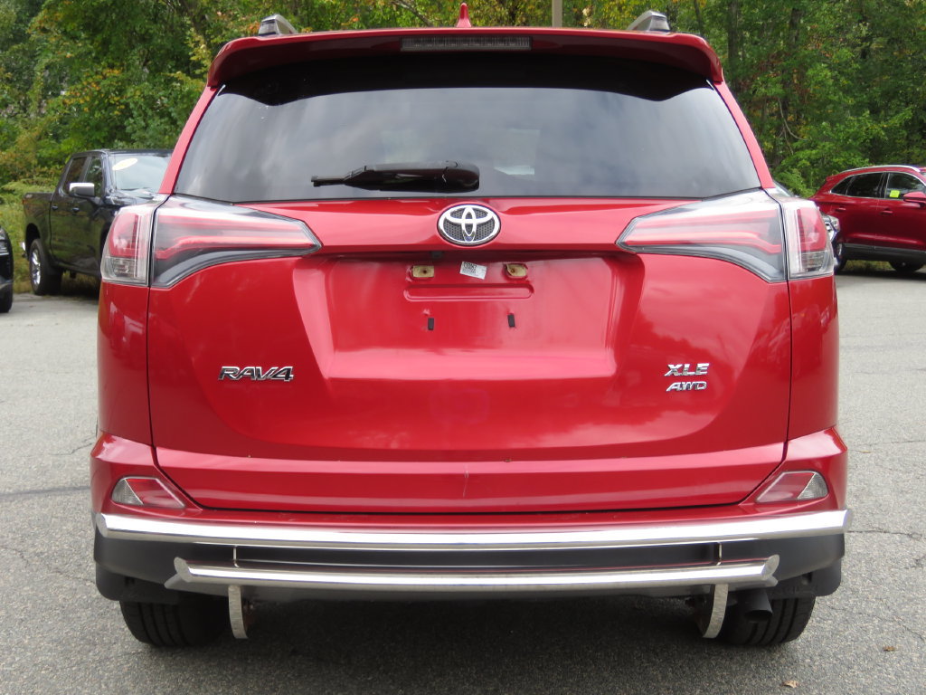 Used 2017 Toyota RAV4 XLE w/ Carpet Mat Package AWD/4WD image 6
