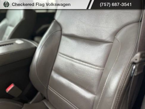 Used 2015 GMC Yukon Denali w/ Premium Package AWD/4WD image 21