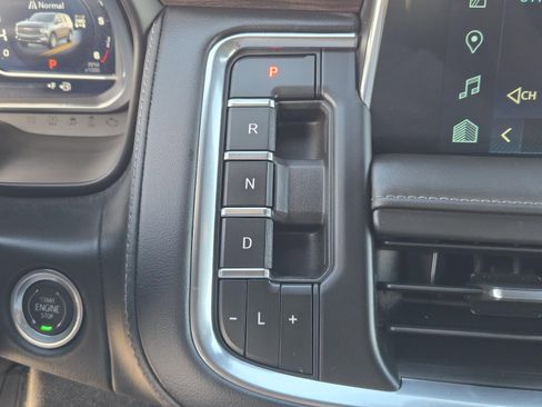 Used 2024 Chevrolet Suburban Z71 w/ Luxury Package image 14