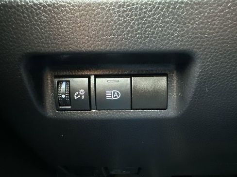 Used 2021 Toyota RAV4 LE AWD/4WD image 33