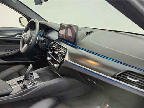 Used 2023 BMW 530e 530e iPerformance w/ M Sport Package image 20