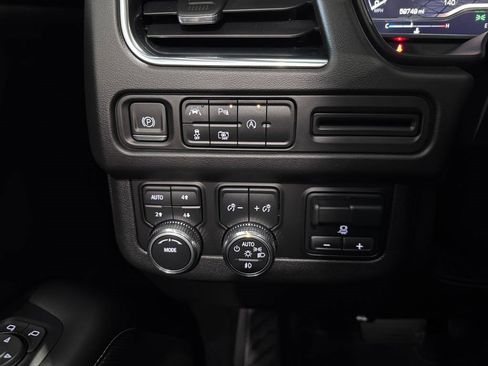 Certified 2023 GMC Yukon XL SLT w/ SLT Premium Package image 29