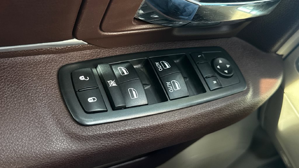 Used 2013 RAM 1500 Classic SLT w/ Premium Display Pkg RWD image 33