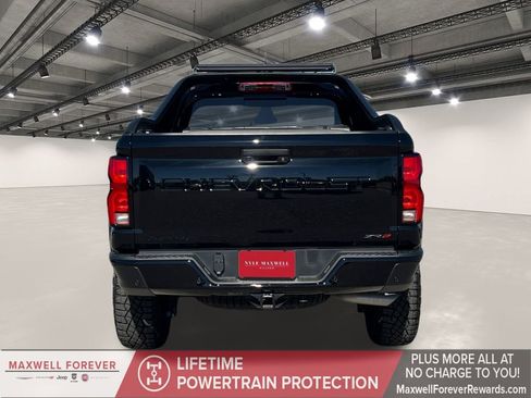 Used 2025 Chevrolet Colorado ZR2 w/ Midnight Edition image 15