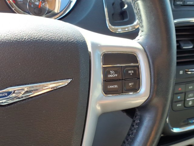 Used 2013 Chrysler Town & Country Touring-L w/ Driver Convenience Group FWD image 22