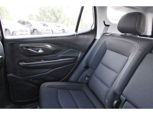 Used 2022 GMC Terrain SLE w/ Driver Convenience Package image 11