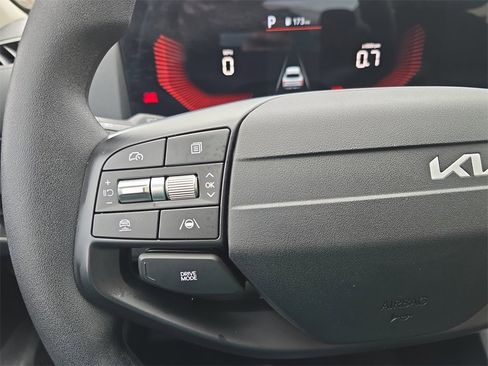 Used 2025 Kia K4 LXS image 16