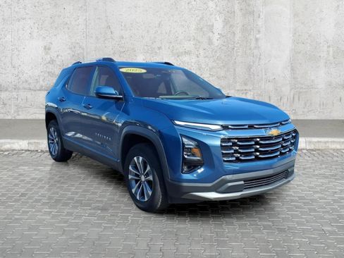 Used 2025 Chevrolet Equinox LT w/ Convenience Package II AWD/4WD image 2
