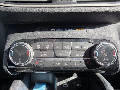 Used 2022 Ford Escape SE w/ SE Sport Appearance Package image 24