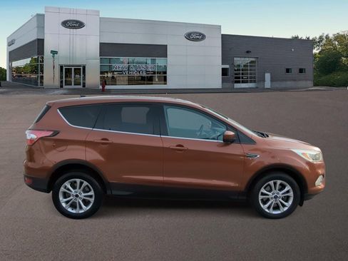 Used 2017 Ford Escape SE image 12