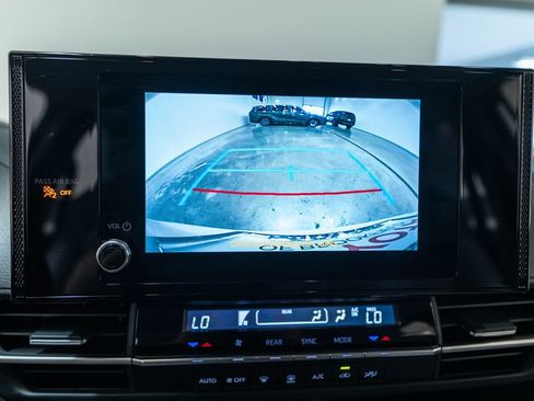 Certified 2025 Toyota Sienna LE FWD image 30