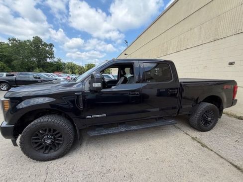 Used 2019 Ford F250 Lariat AWD/4WD image 2