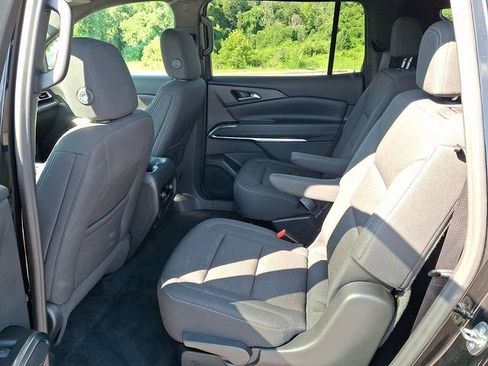 Used 2024 Chevrolet Traverse LT FWD image 8