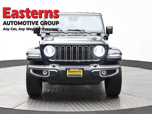 Used 2025 Jeep Wrangler Unlimited Sahara image 2