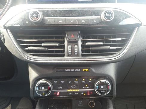 Used 2021 Ford Escape Titanium AWD/4WD image 34