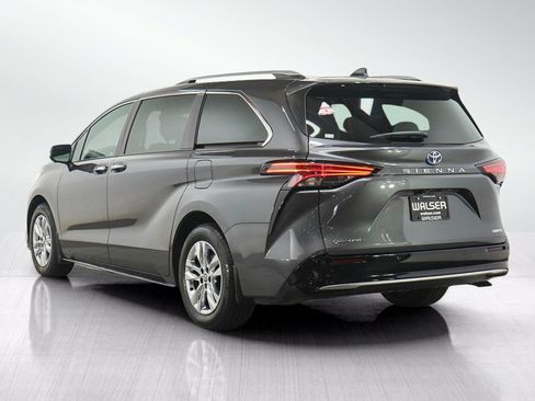 Used 2025 Toyota Sienna Limited AWD/4WD image 3