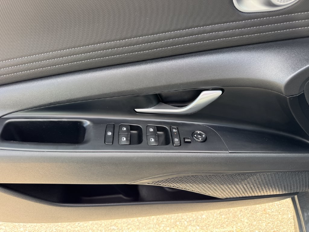 Certified 2025 Hyundai Elantra SEL FWD image 22