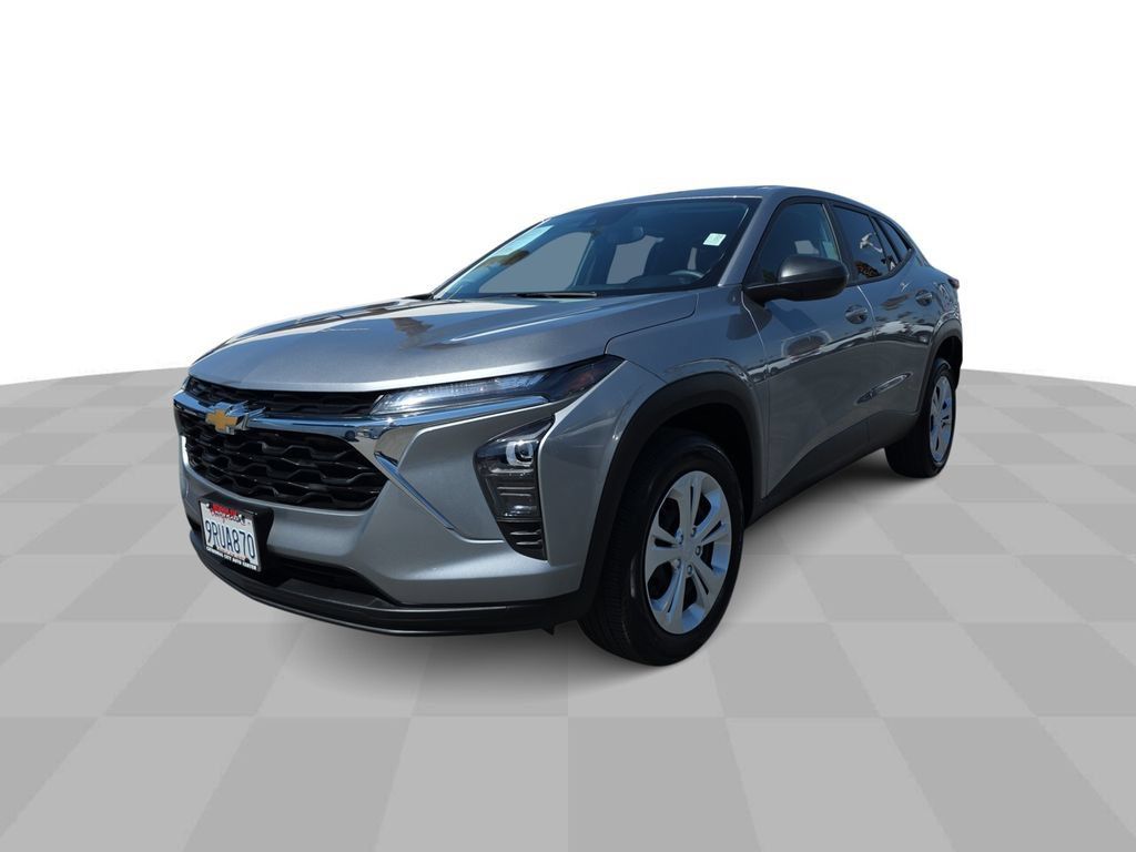 Used 2025 Chevrolet Trax LS FWD image 1