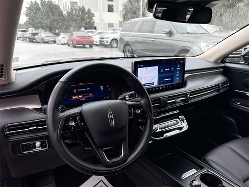 Used 2024 Lincoln Corsair Reserve image 10