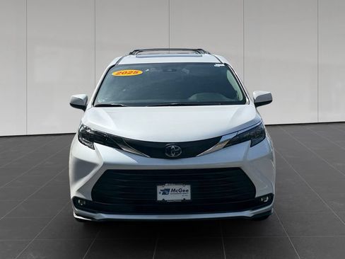 Used 2025 Toyota Sienna XLE w/ XLE Plus Package AWD/4WD image 8