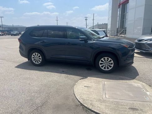 Used 2025 Toyota Grand Highlander AWD image 5