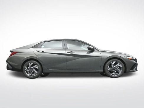 New 2026 Hyundai Elantra Limited FWD image 15