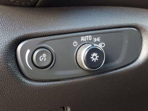 Used 2020 Chevrolet Blazer LT image 15