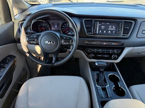 Used 2019 Kia Sedona L image 18
