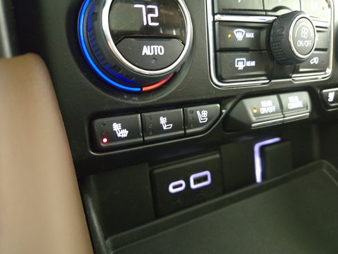 Certified 2023 Chevrolet Suburban High Country image 28