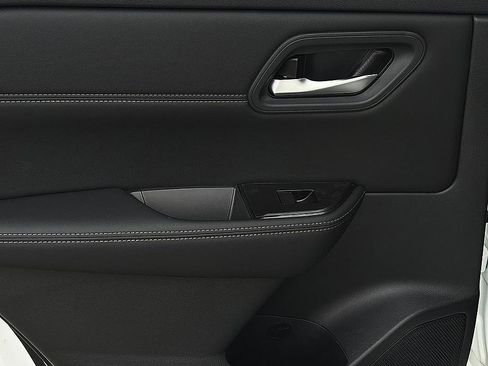 Used 2026 Nissan Rogue Dark Armor FWD image 10