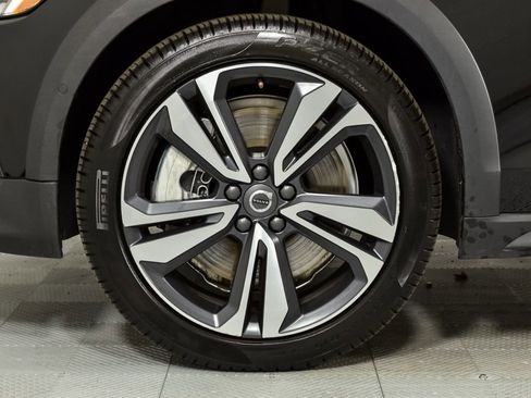 Certified 2025 Volvo V60 B5 Cross Country Plus image 39