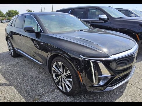 Used 2024 Cadillac Lyriq Luxury w/ LPO, Floor Liner Package AWD/4WD image 2