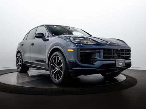 Certified 2026 Porsche Cayenne image 9