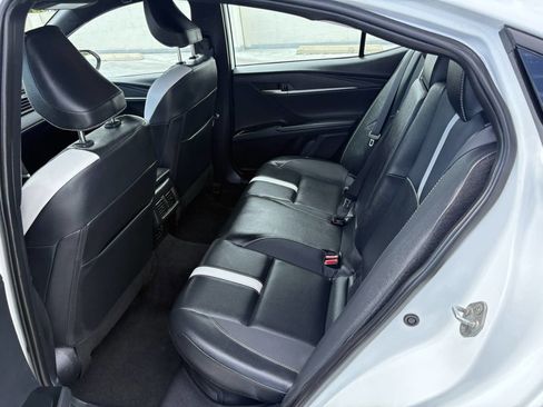 Used 2025 Toyota Camry SE image 17