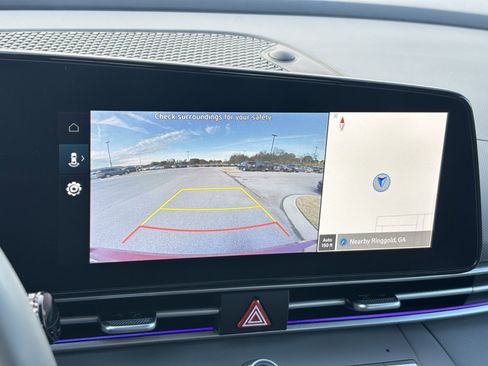 Used 2025 Hyundai Elantra SEL image 19