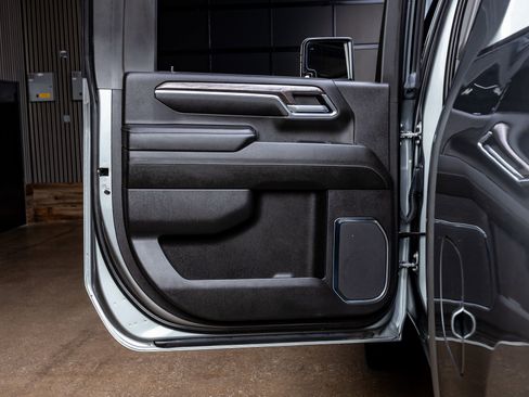 Used 2024 Chevrolet Silverado 2500 LTZ w/ LTZ Convenience Package image 37