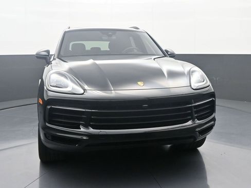Used 2023 Porsche Cayenne image 2