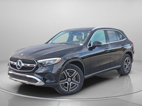 Used 2026 Mercedes-Benz GLC 300 4MATIC image 2
